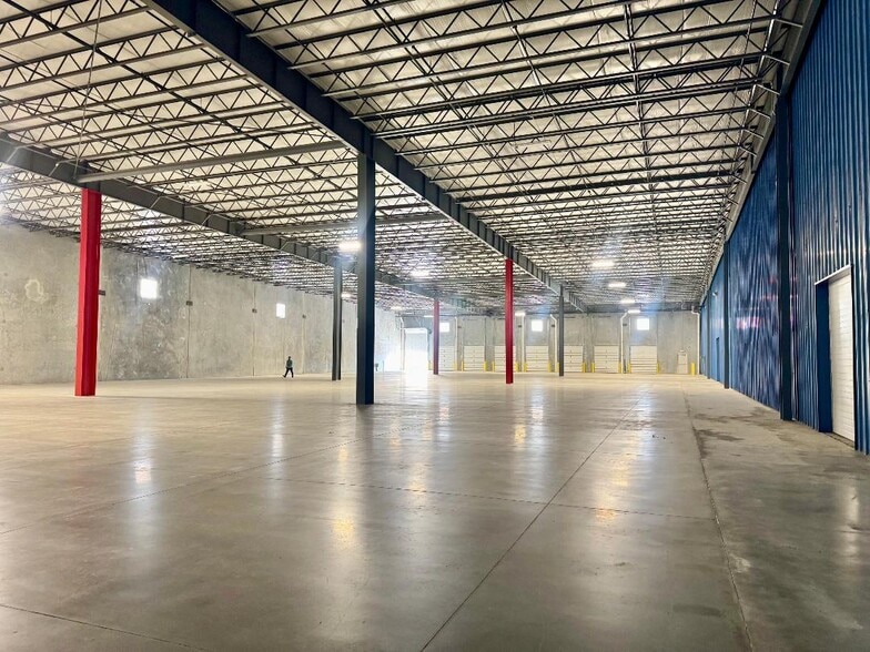 More Photos Of 13101 Spivey Dr, Laredo Industrial For Lease