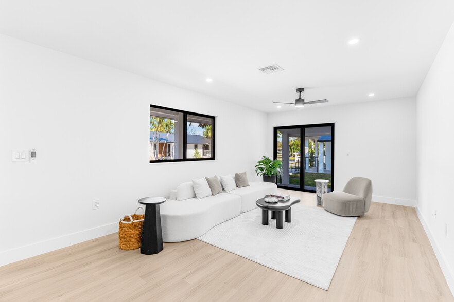 More Photos Of 2616 Lakeview Dr, Naples Apartments For Sale