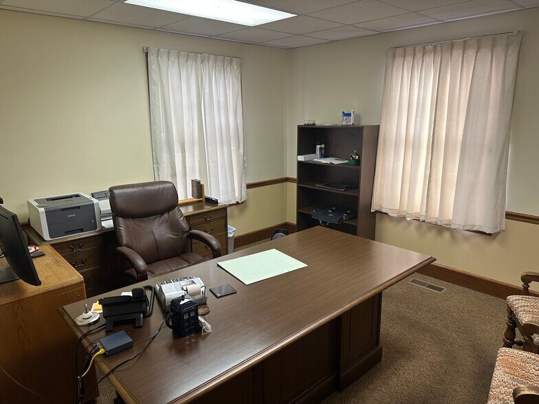 More Photos Of 3805 Forrestgate Dr, Winston-Salem Office For Sale