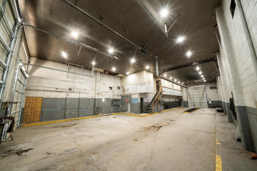 More Photos Of 225 N Highway 91, Summit Service For Lease