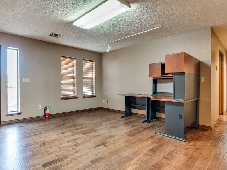 More Photos Of 2222 Westpark Dr, Norman Medical For Sale