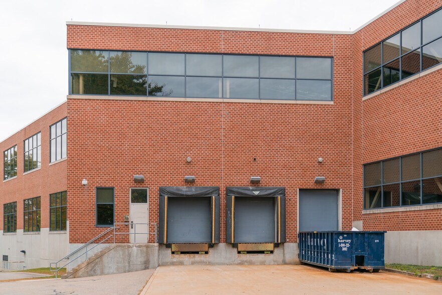 More Photos Of 52 South St, Hopkinton Research And Development For Lease