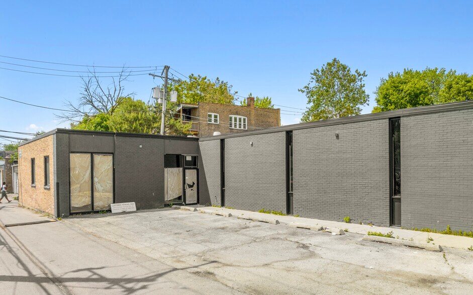 More Photos Of 2415 W Peterson Ave, Chicago Restaurant For Lease