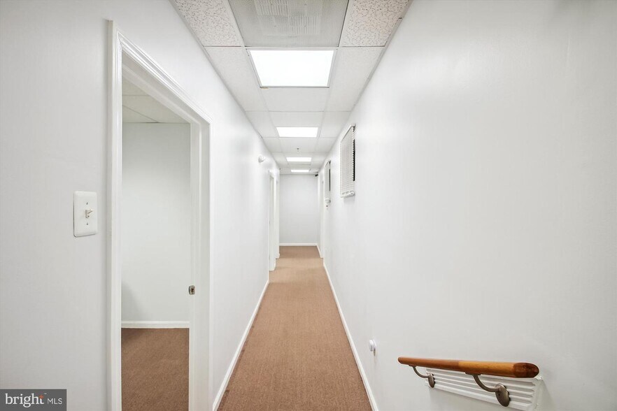 More Photos Of 8740 Cherry Ln, Laurel Light Manufacturing For Sale