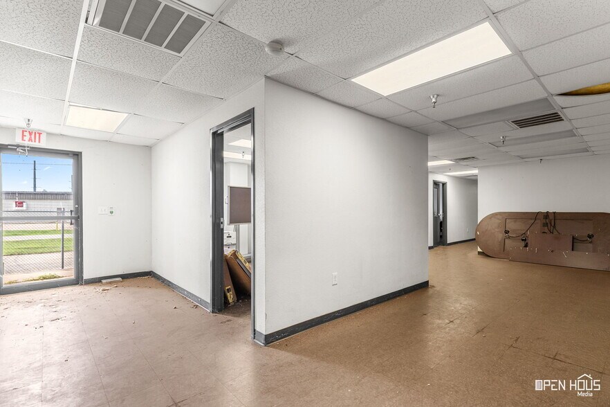 More Photos Of 208 Randy Dr, Wichita Falls Warehouse For Sale