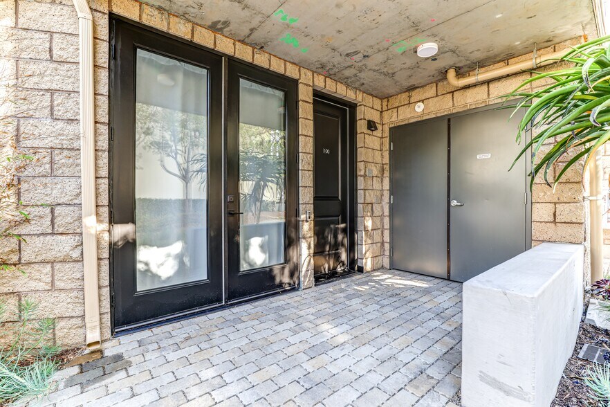 More Photos Of 7606 Girard Ave, La Jolla Apartments For Sale
