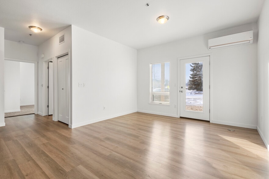 More Photos Of 120 & 124 W Hatting St, Luverne Apartments For Sale