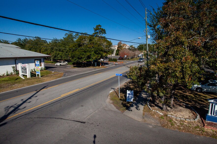 More Photos Of 911 Mar Walt Dr, Fort Walton Beach Office For Lease