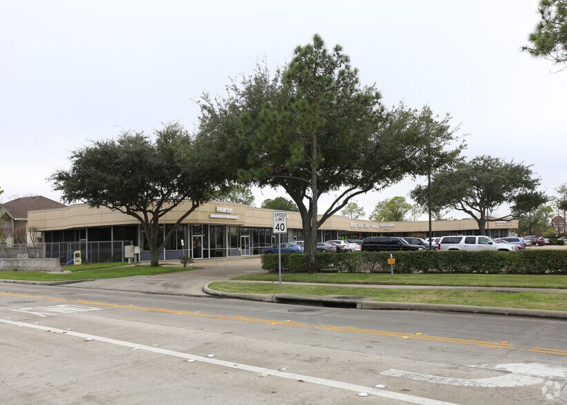 Primary Photo Of 1101 W Main St, League City Unknown For Lease