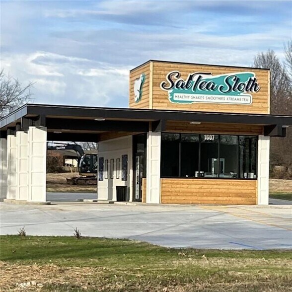 More Photos Of 1607 W New Hope Rd, Rogers General Retail For Sale