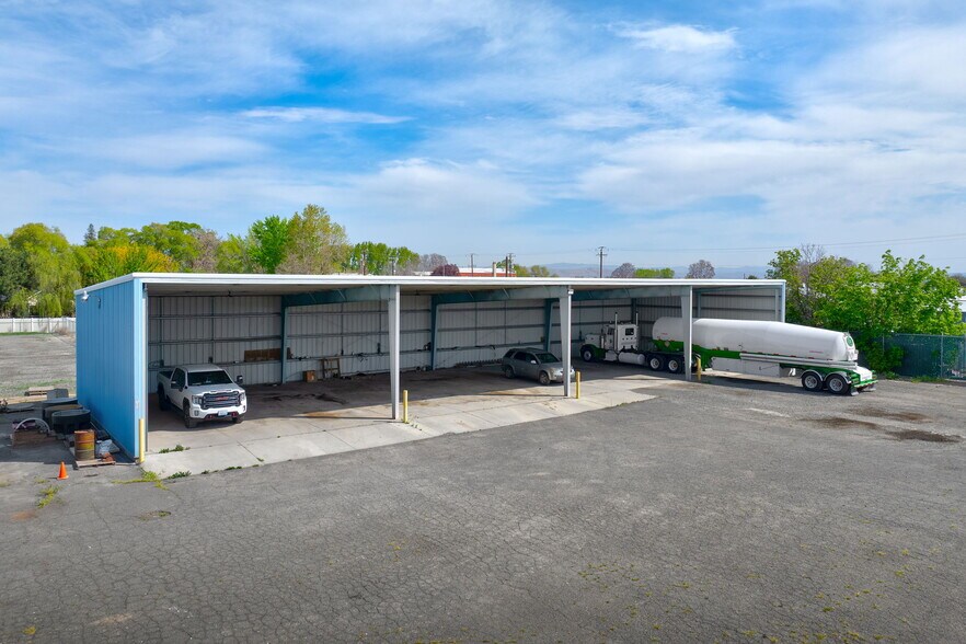 More Photos Of 8031 Branch Rd, Harrah Distribution For Sale