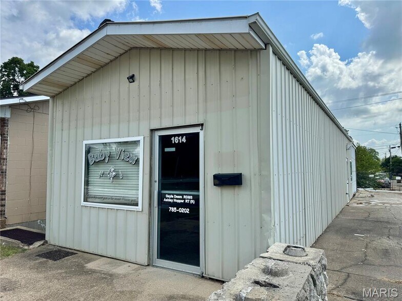 Primary Photo Of 1614 S Broadway St, Poplar Bluff Medical For Sale