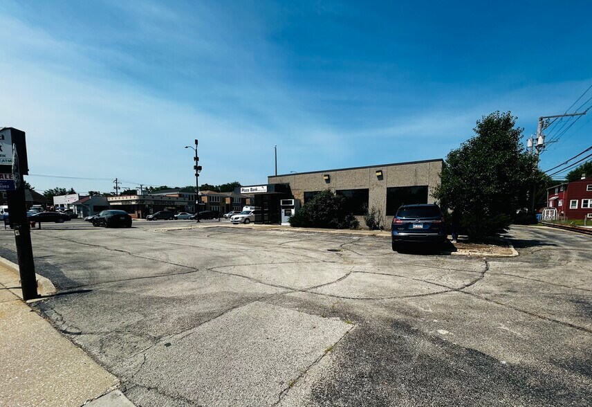 More Photos Of 6000 W Montrose Ave, Chicago Bank For Sale