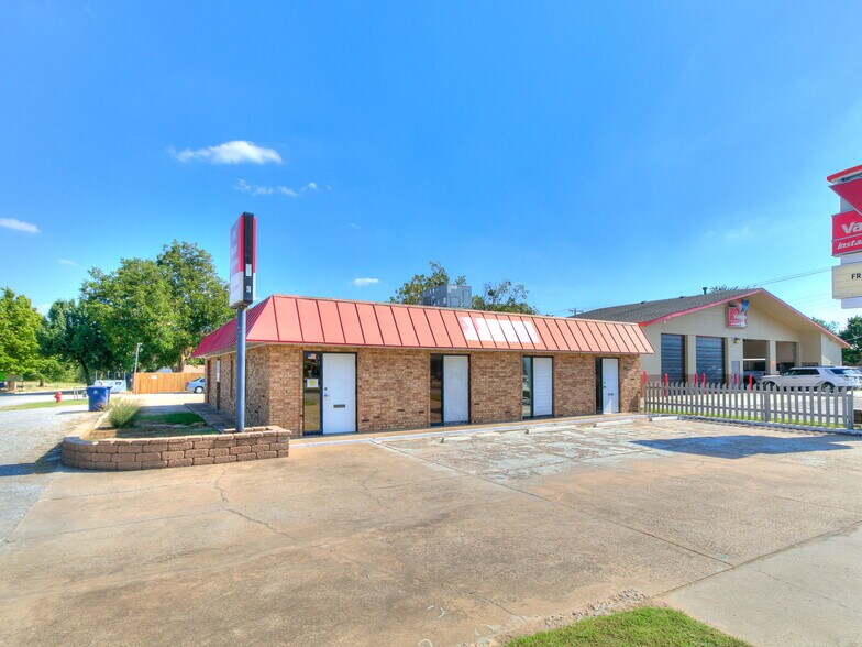 More Photos Of 6700 S Western Ave, Oklahoma City Office For Sale