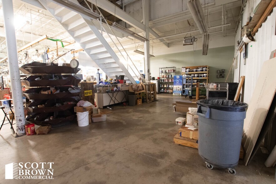 More Photos Of 1805 Cornell Ln, Denton Showroom For Lease