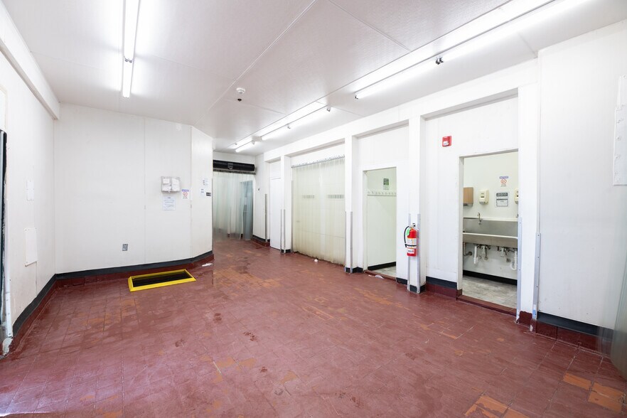 More Photos Of 310 Roosevelt Ave, Spring Valley Freestanding For Lease