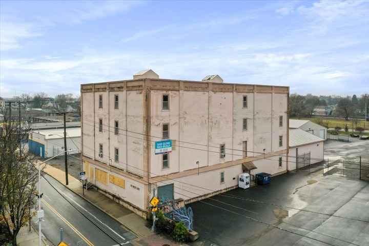 More Photos Of 87 W Lee St, Hagerstown Office For Sale