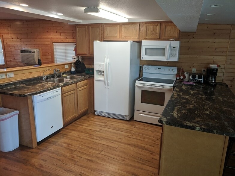 More Photos Of 2410 Albion Ave, Fairmont Hospitality For Sale