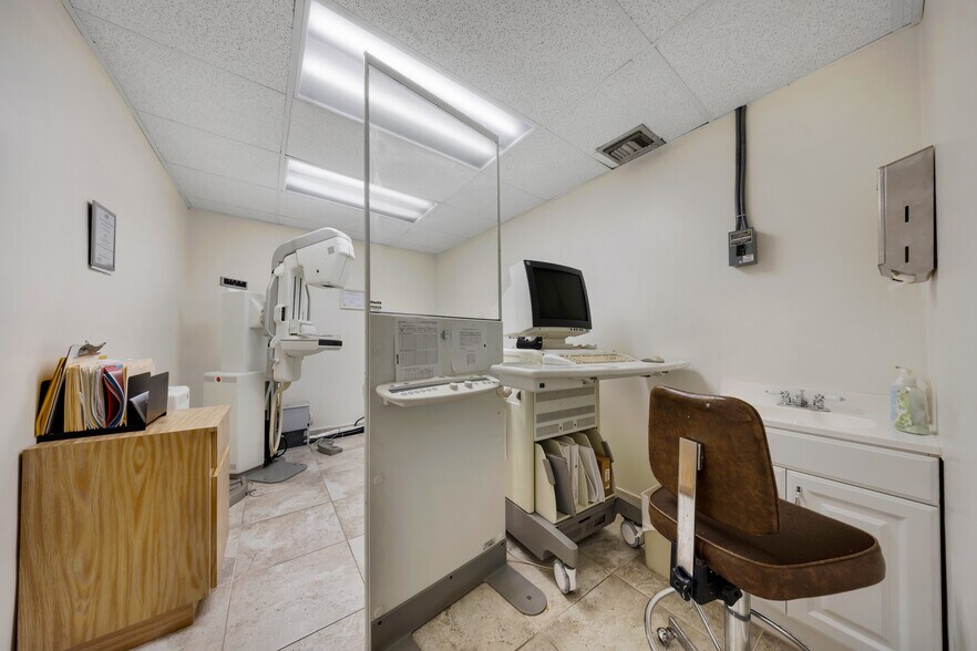 More Photos Of 9765 SW 184th St, Miami Office For Sale