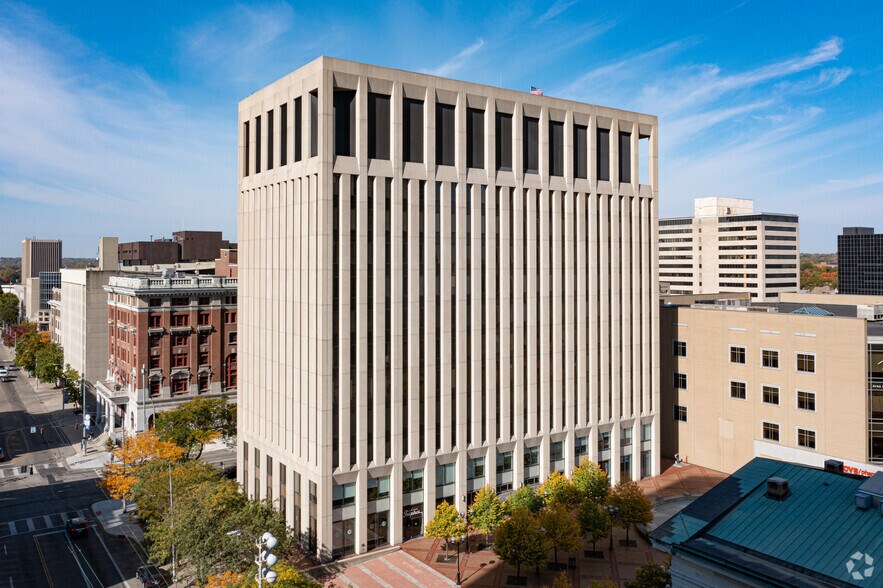 More Photos Of 10 N Ludlow St, Dayton Office For Lease