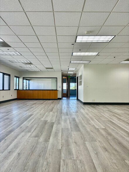 More Photos Of 701 Santa Monica Blvd, Santa Monica Office For Sale