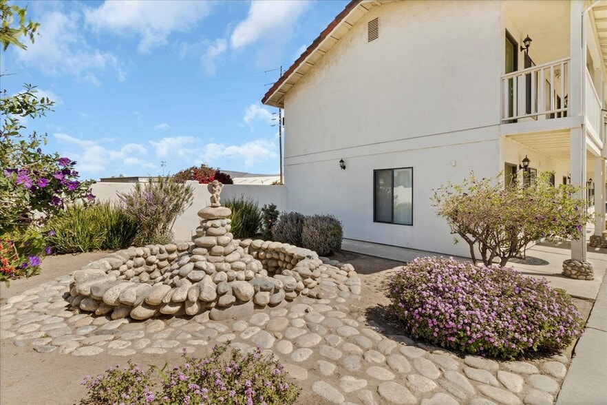 More Photos Of 1013 Front St, Soledad Hotel For Sale