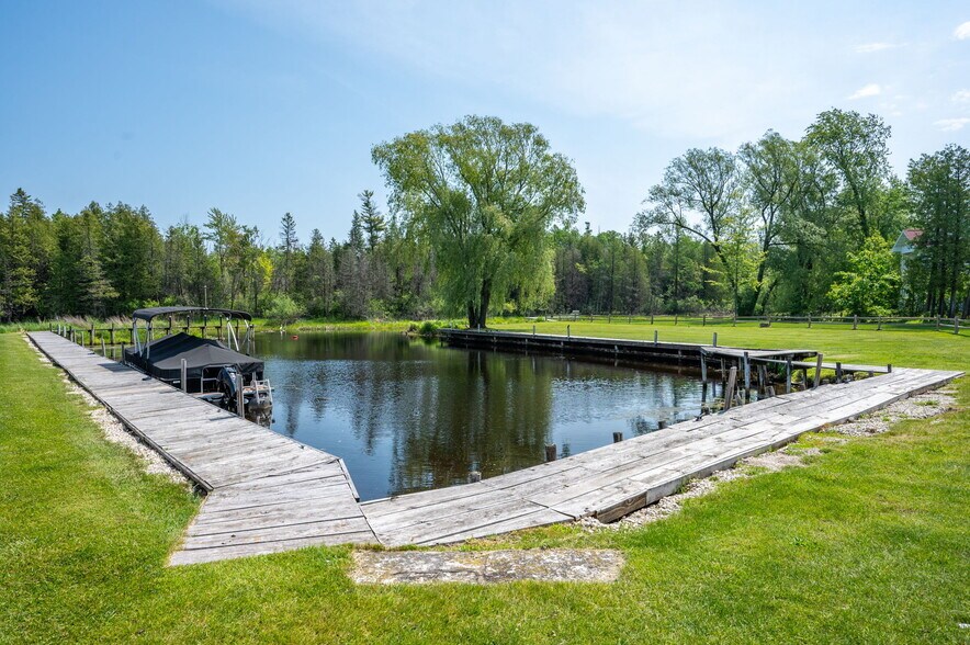 More Photos Of 4084 Main St, Fish Creek Freestanding For Sale