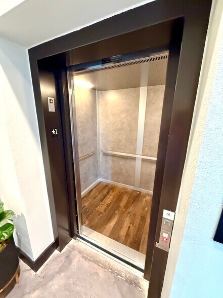 More Photos Of 2204 Western Trails Blvd, Austin Loft Creative Space For Sale