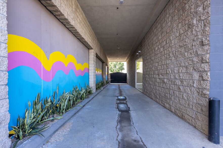 More Photos Of 3058 N Lima St, Burbank Warehouse For Sale