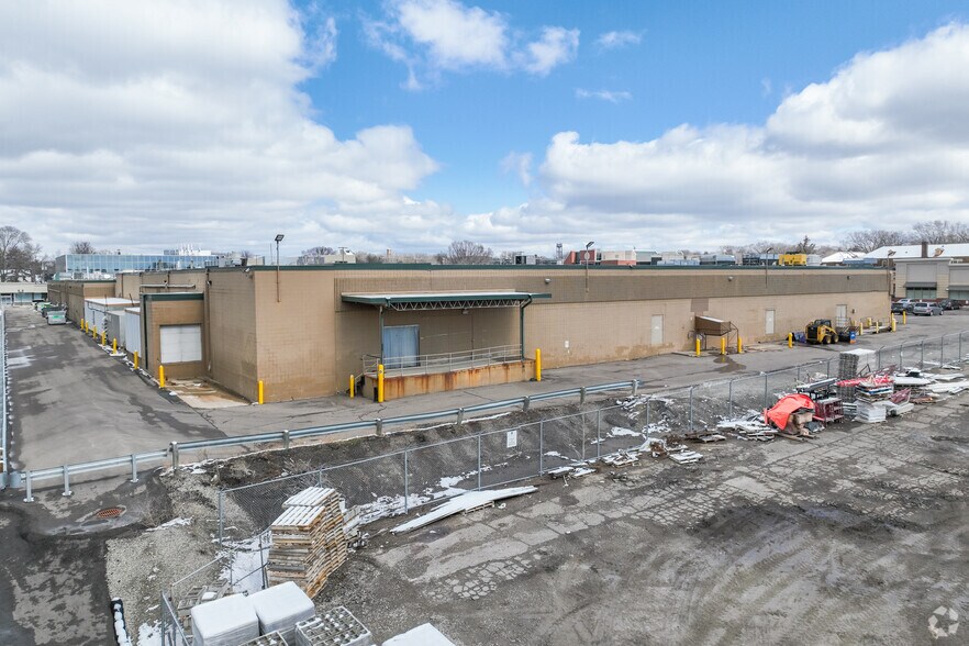 More Photos Of 2128-2144 Ford Pky, Saint Paul Freestanding For Lease