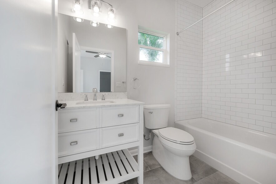 More Photos Of 3921 State St, Tampa Specialty For Sale