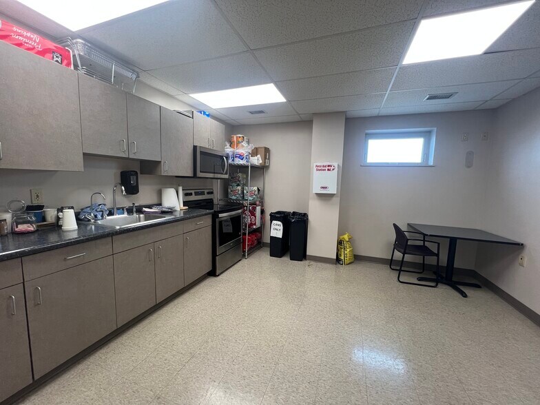 More Photos Of 1065 W Center St, Eureka Warehouse For Lease