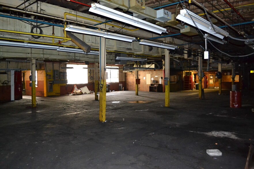 More Photos Of 315 Poston Dr, Crawfordsville Manufacturing For Sale