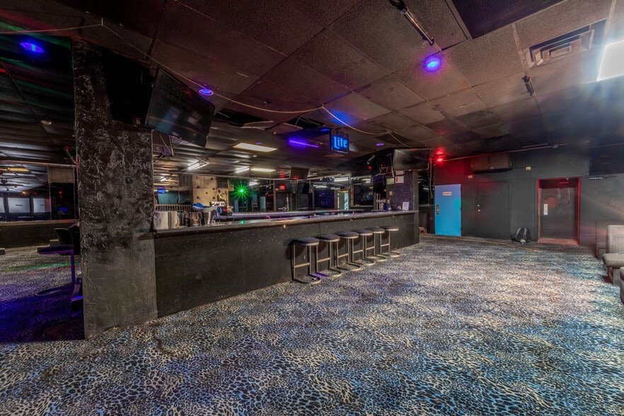 More Photos Of 60 Four Corners Ln, Centreville Bar For Sale
