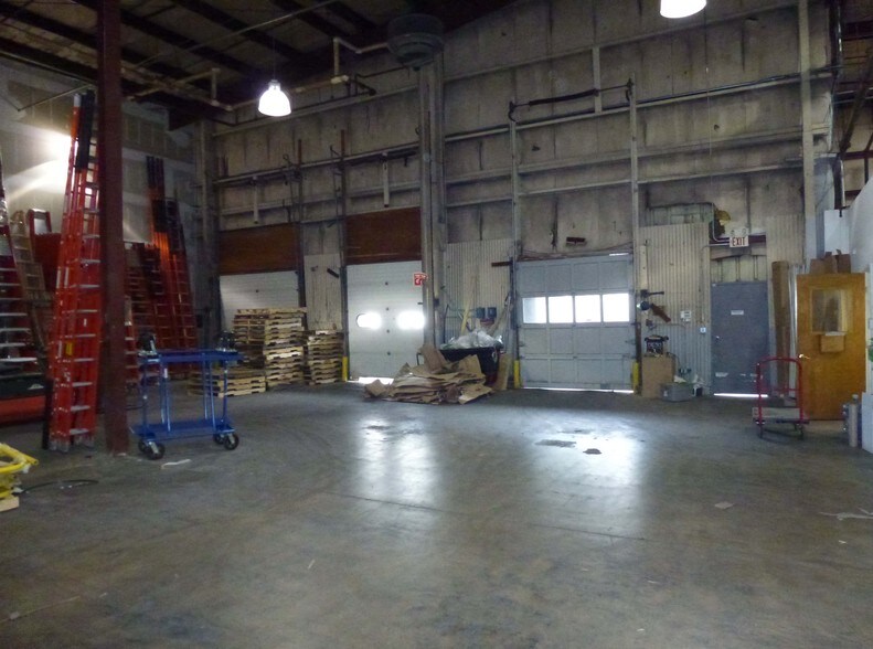 More Photos Of 965 W Main St, Branford Warehouse For Lease
