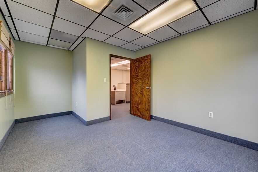 More Photos Of 55 Whiting St, Plainville Medical For Sale