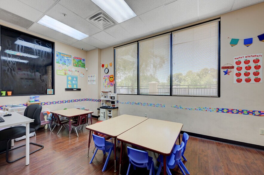 More Photos Of 6284 Spring Mountain Rd, Las Vegas Office For Sale