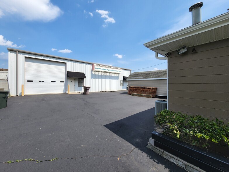 More Photos Of 1111 Willowbrook Dr, Greensboro Light Manufacturing For Sale