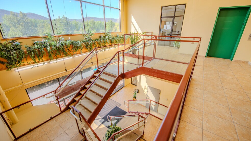 More Photos Of 1020 Commerce Park Dr, Williamsport Flex For Lease