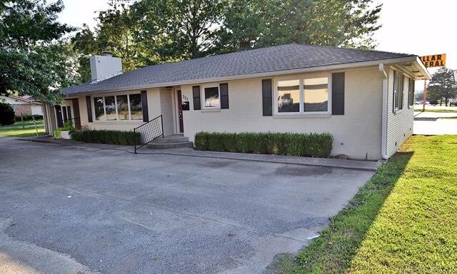 More Photos Of 223 N East Ave, Tahlequah Office For Sale
