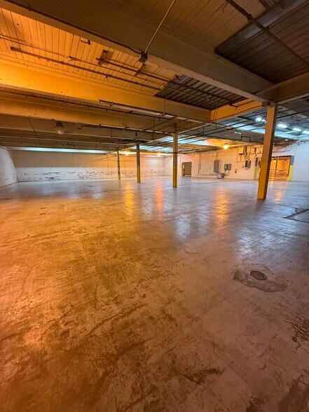 More Photos Of 422B N 3rd St, Albemarle Warehouse For Lease