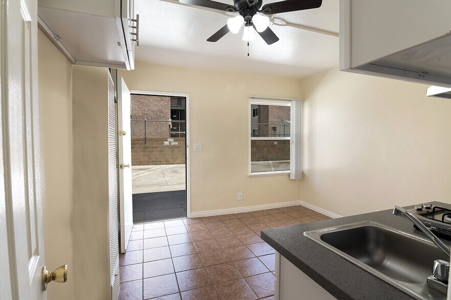 More Photos Of 1930 S Oxford Ave, Los Angeles Apartments For Sale