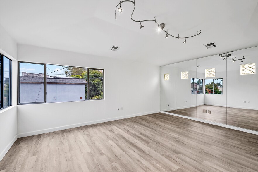 More Photos Of 742 Washington Blvd, Marina Del Rey Loft Creative Space For Sale