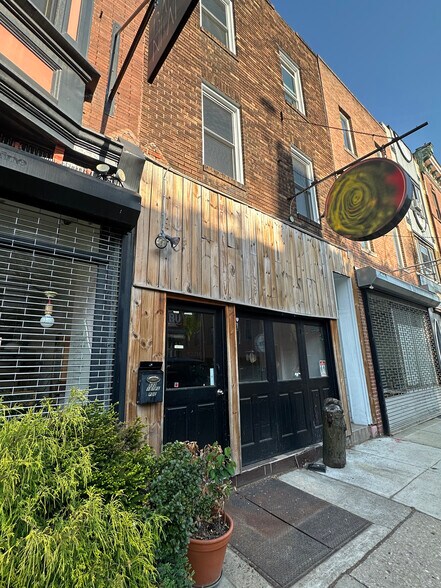 More Photos Of 522 S 5th St, Philadelphia Storefront Retail Residential For Lease