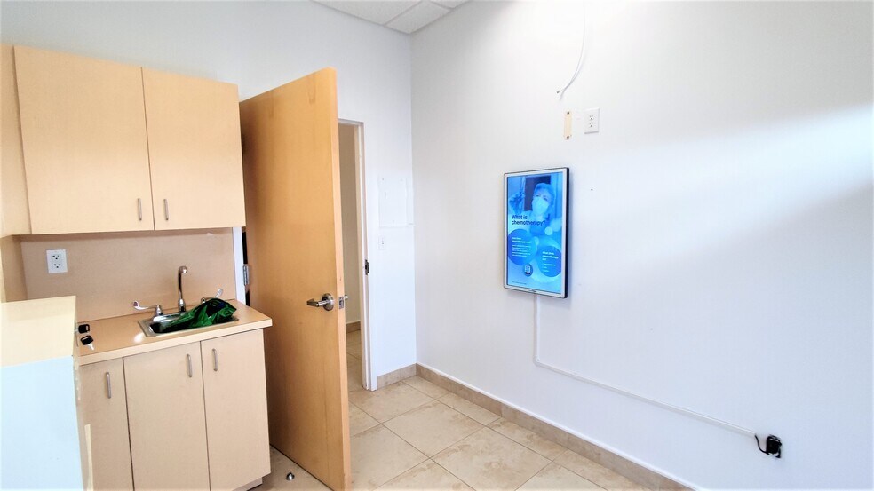 More Photos Of 925 NE 30th Ter, Homestead Medical For Lease