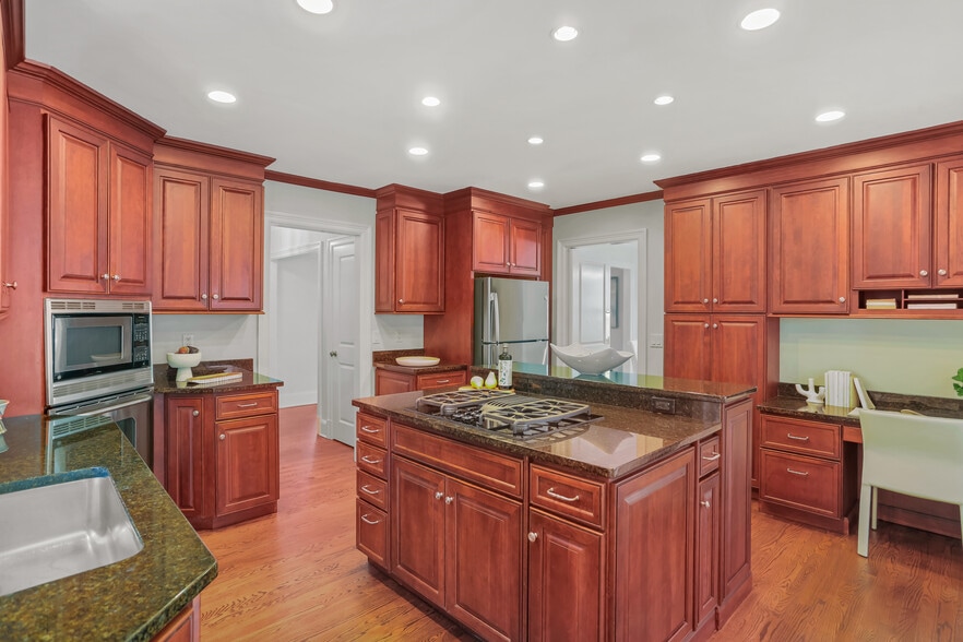 More Photos Of 151 Hamilton Ave, Greenwich Multifamily For Sale