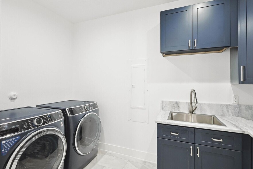 More Photos Of 767 W Main St, Coppell Storefront Retail Office For Sale