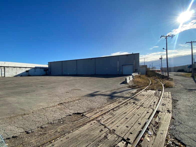 More Photos Of 1900 Foss Park Ave, North Chicago Warehouse For Sale