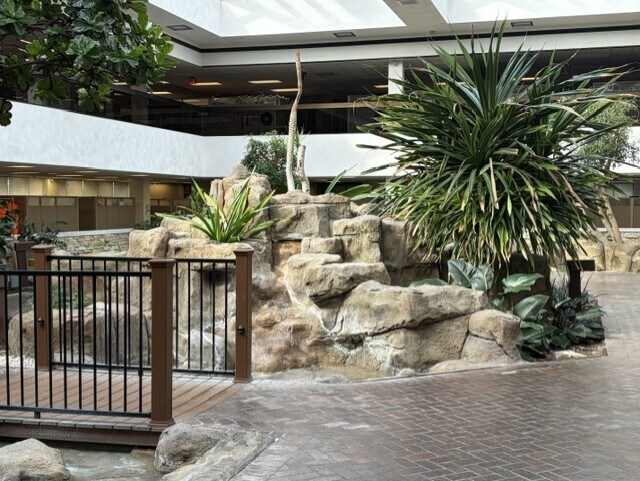 More Photos Of 2401 S Memorial Dr, Appleton Office For Lease