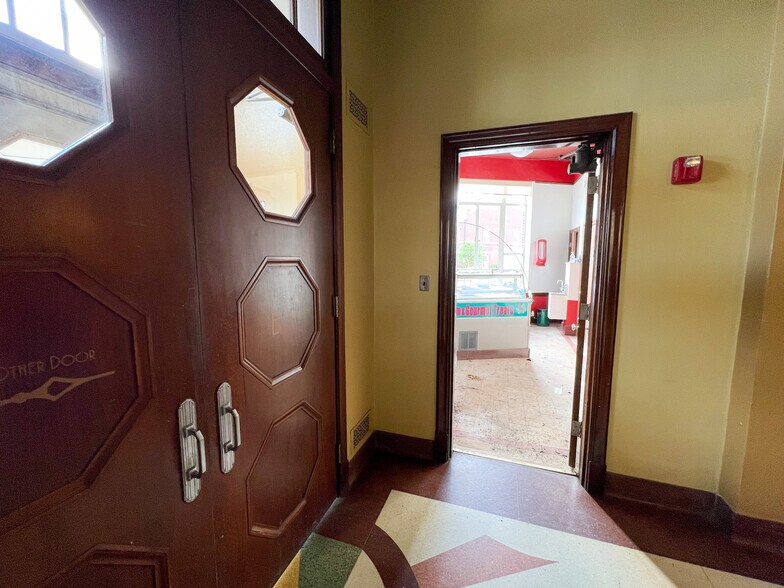 More Photos Of 3121 Broadway St, Paducah Storefront Retail Office For Sale